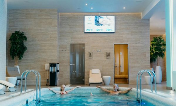 Basen w hotelu – luksus, wygoda i relaks w jednym