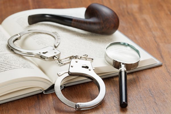 Nieśmiertelne dziedzictwo kryminału – mistrzowie gatunku